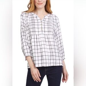Wrangler brand Women’s white plaid blouse. Size Medium. New with tags.